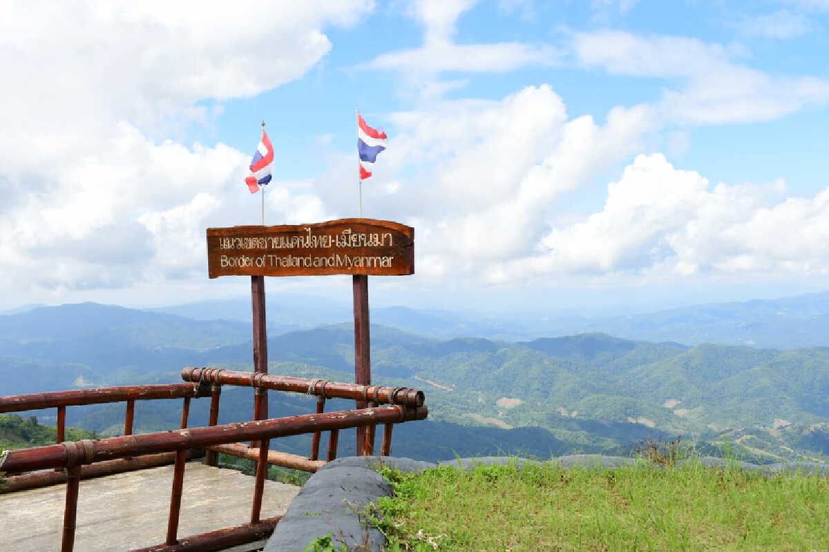 ชมหมอกยามเช้าวิว360องศาบนฐานทหารดอยช้างมูบ