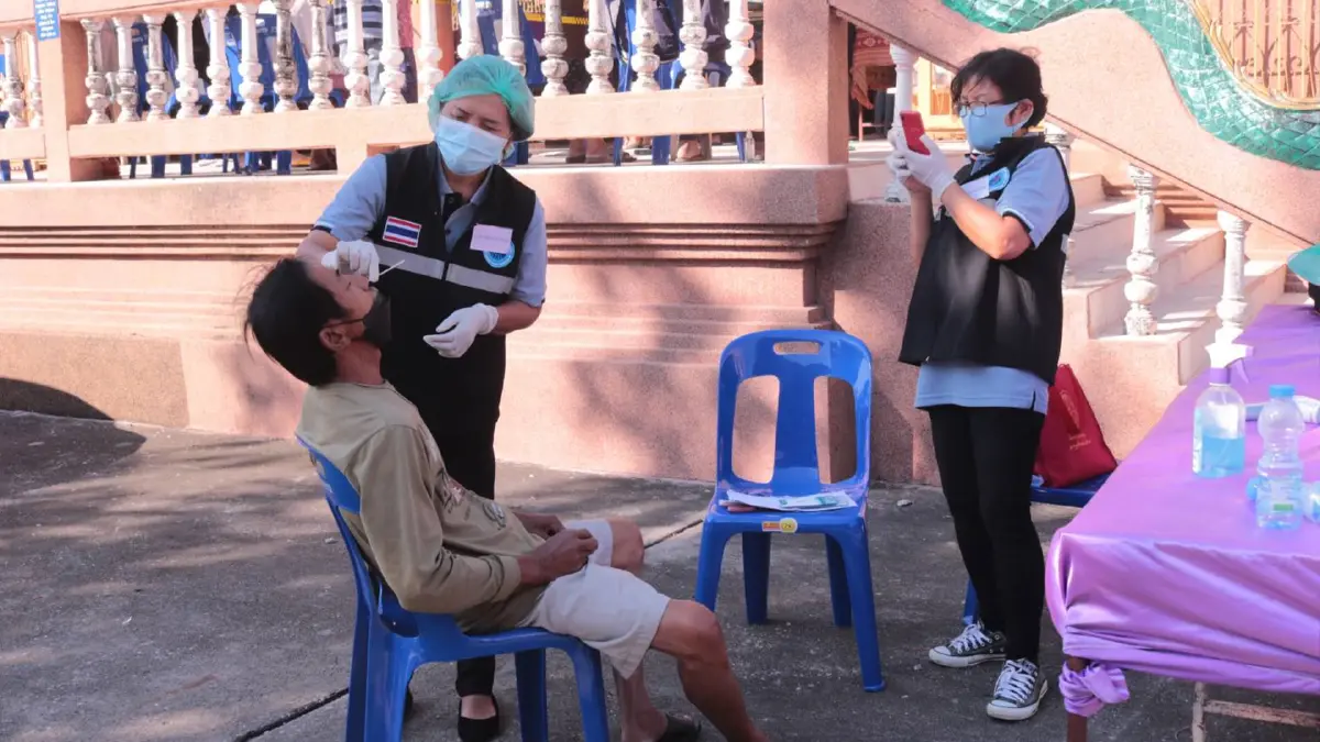 อสม.เข้มตรวจเอทีเคกลุ่มเสี่ยงก่อนลงคะแนน