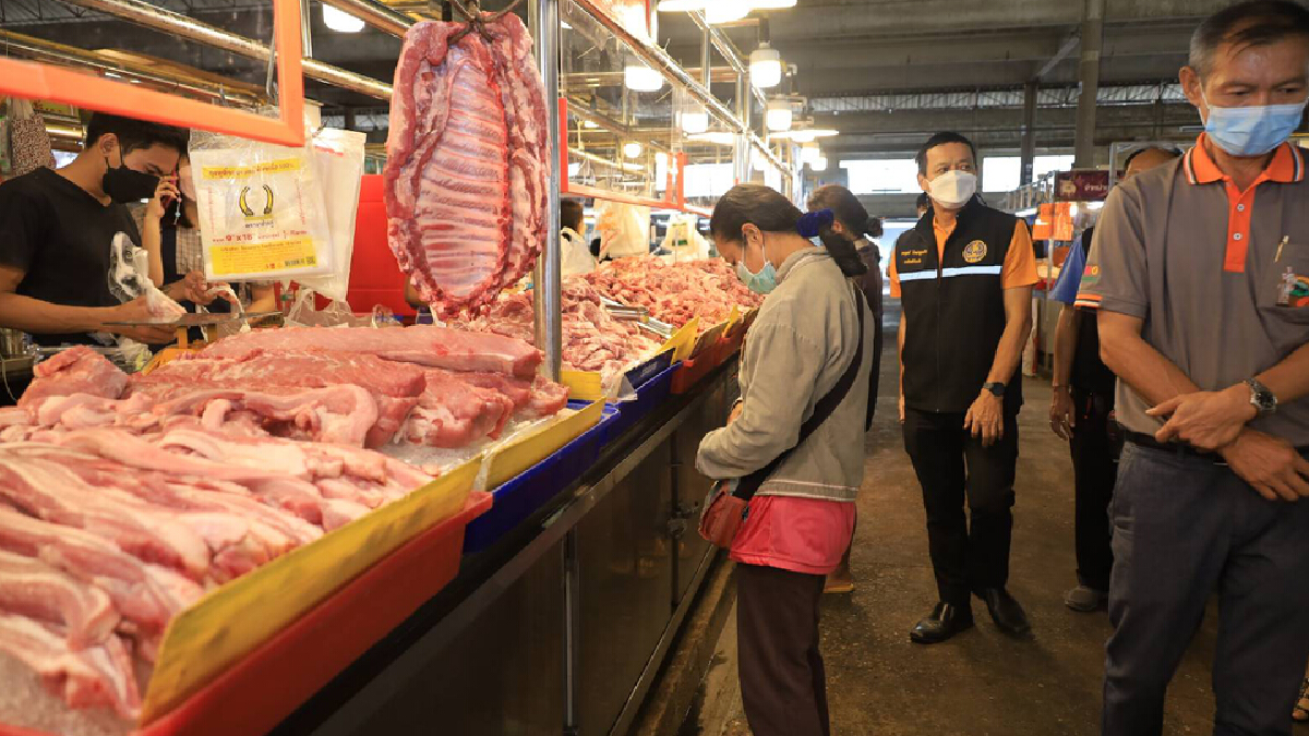 พาณิชย์โคราชลุยตรวจราคาหมูเนื้อแดง แพงจริงตามกลไกตลาด พาณิชย์โคราชลุยตรวจราคาหมูเนื้อแดง แพงจริงตามกลไกตลาด