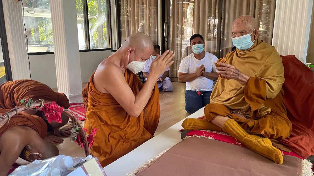 พระครูเล็ก เคลื่อนไหว ดอดเข้าวัดไดโนเสาร์ กราบหลวงปู่หา ขอบริหารงานสงฆ์