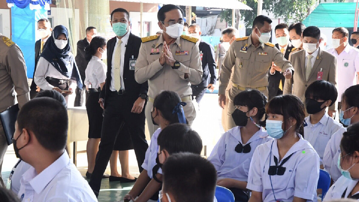 นายกฯ สั่งเกาะติดเปิดเรียนออนไชต์ เข้มมาตรการป้องโควิด นายกฯ สั่งเกาะติดเปิดเรียนออนไชต์ เข้มมาตรการป้องโควิด