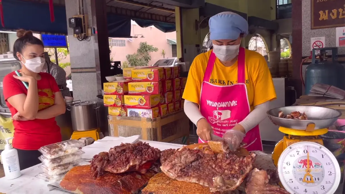 ร้านหมูย่างเมืองตรังโอดต้นทุนพุ่ง ถึงกิโลกรัมละ 82 บาท ร้านหมูย่างเมืองตรังโอดต้นทุนพุ่ง ถึงกิโลกรัมละ 82 บาท
