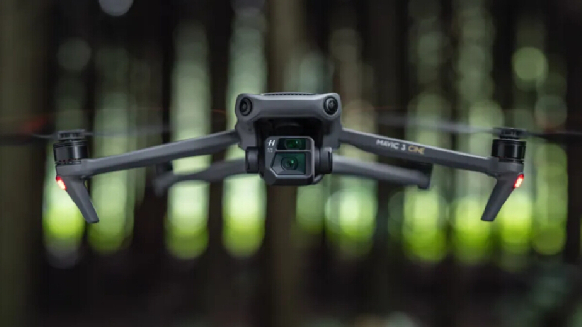 DJI Mavic 3 มาแล้ว พลิกโฉมวงการโดรนระดับมืออาชีพ DJI Mavic 3 มาแล้ว พลิกโฉมวงการโดรนระดับมืออาชีพ