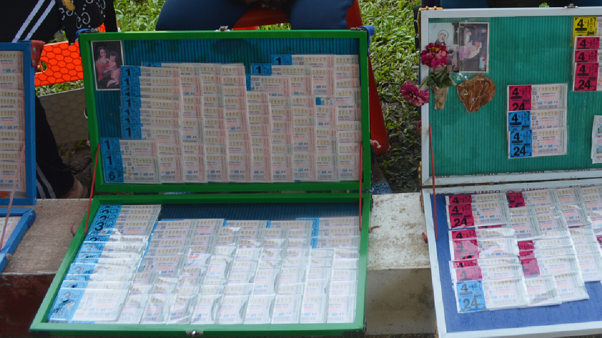 ลอตเตอรี่ราคาแพงขายยกชุด 3 ใบ 400 บาทขาดตัว