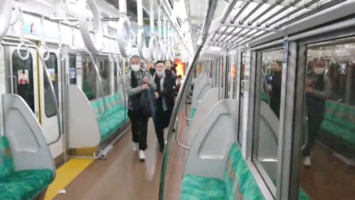 " โจ๊กเกอร์ "ไล่แทงบนรถไฟโตเกียวคืนวันฮาโลวีน เจ็บเกือบ 20 " โจ๊กเกอร์ "ไล่แทงบนรถไฟโตเกียวคืนวันฮาโลวีน เจ็บเกือบ 20