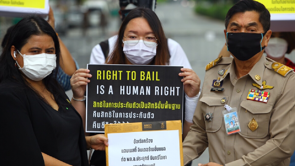 “แอมเนสตี้-รุ้ง ” ยื่นสองหมื่นชื่อ จี้“นายกฯ” ขอสิทธิประกันนักโทษการเมือง “แอมเนสตี้-รุ้ง ” ยื่นสองหมื่นชื่อ จี้“นายกฯ” ขอสิทธิประกันนักโทษการเมือง