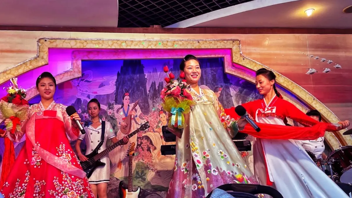 พนักงานเกาหลีเหนือในจีนถูกห้ามสวมแมสก์ พนักงานเกาหลีเหนือในจีนถูกห้ามสวมแมสก์