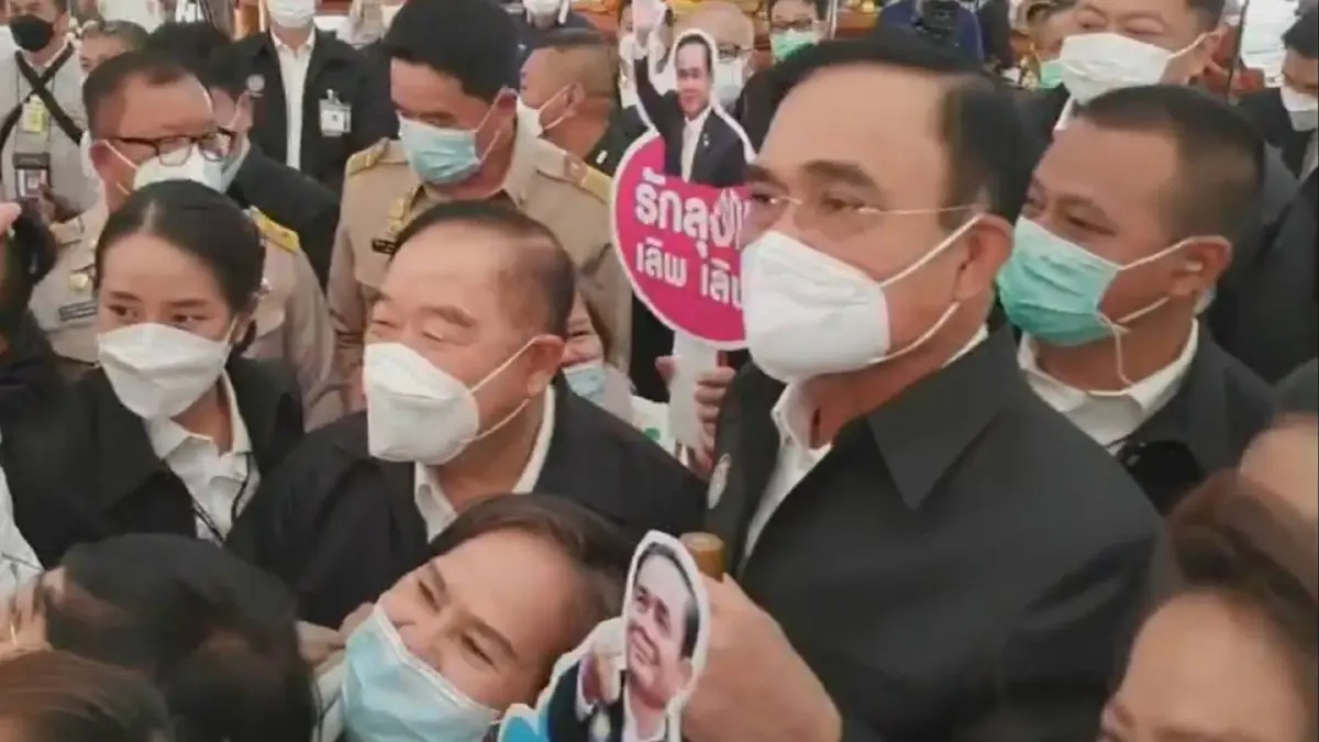 นายกฯควง"บิ๊กป้อม" ลุยอุดรธานีสยบข่าวรอยร้าว ป้อนคำหวานไม่ทิ้งคนอีสาน นายกฯควง"บิ๊กป้อม" ลุยอุดรธานีสยบข่าวรอยร้าว ป้อนคำหวานไม่ทิ้งคนอีสาน