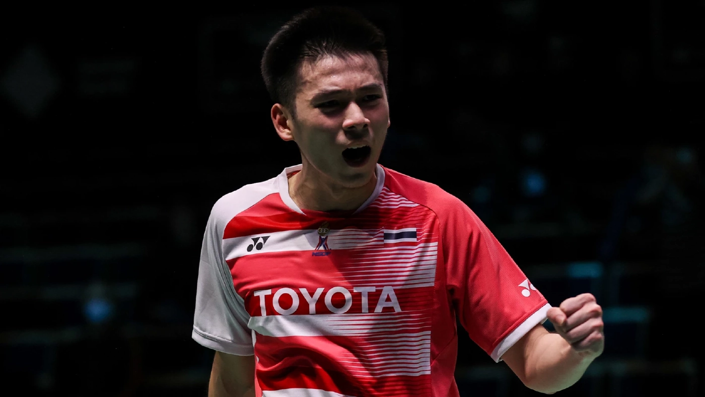 "วิว กุลวุฒิ" ผงาดคว้ารางวัลนักแบดดาวรุ่งแห่งปี BWF