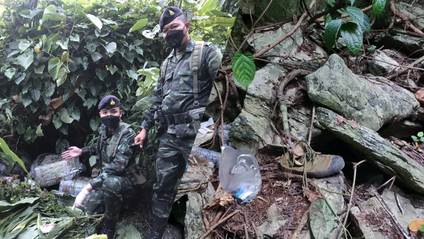 ยิงสั่นดอยผาฮี้! ทหารยิงปะทะกลุ่มขนยานรก ยึดยาบ้าล้านเม็ด