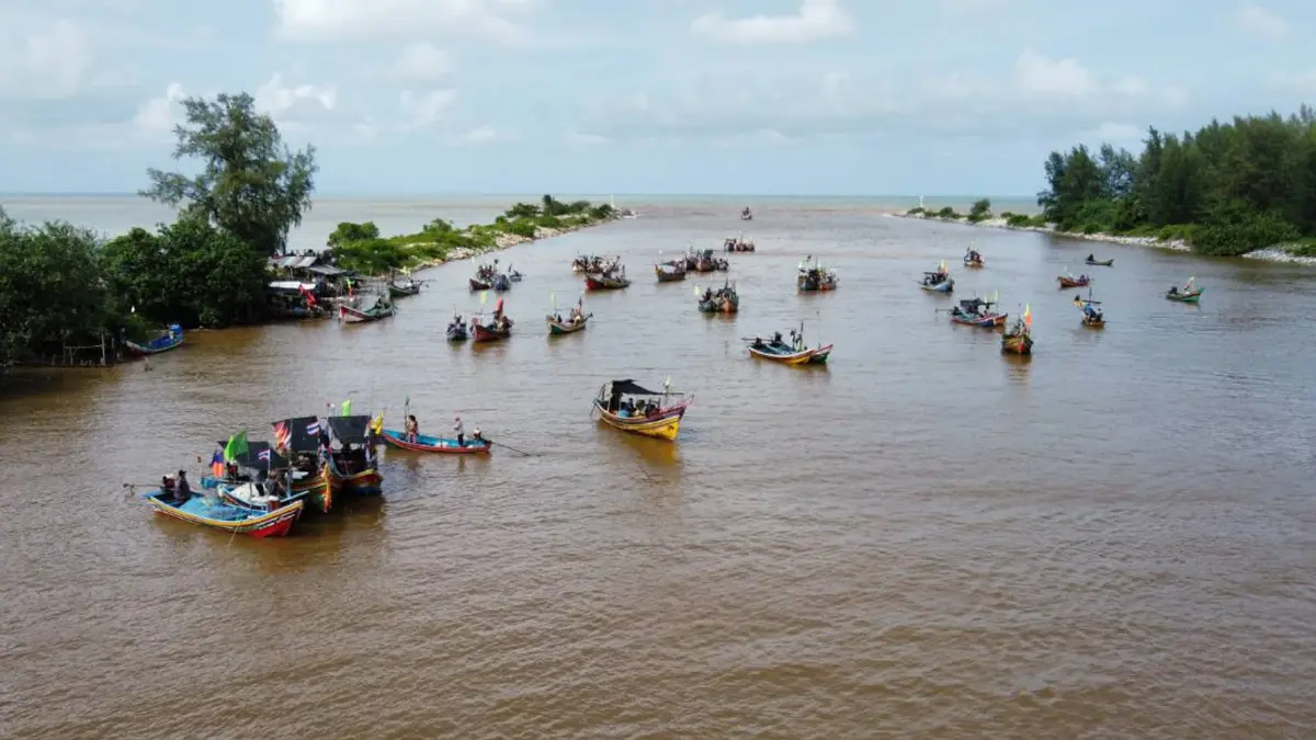 กองทัพเรือพื้นบ้าน ฝ่ามรสุมทวงสัญญารัฐ "ล้มนิคมจะนะ"