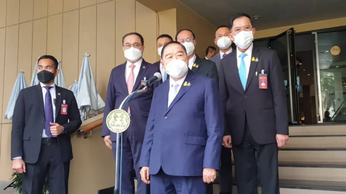 "ประวิตร" บอกไม่รู้จัก "เจ้หลี เมียสิระ" โยน กก.บห.เคาะเลือกตั้งซ่อม