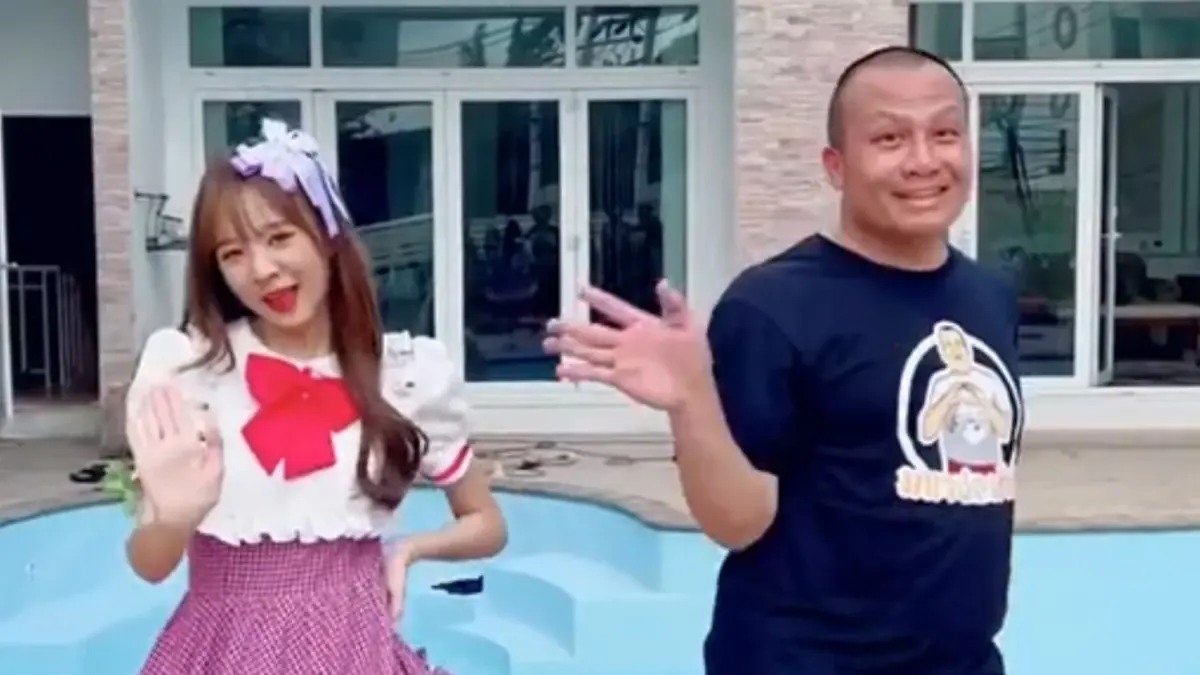 แชร์สนั่น! "ทิดสมปอง" โชว์ลีลาเต้นคู่ "น้องไข่มุก" สมาชิกเกิร์ลกรุ๊ปดัง