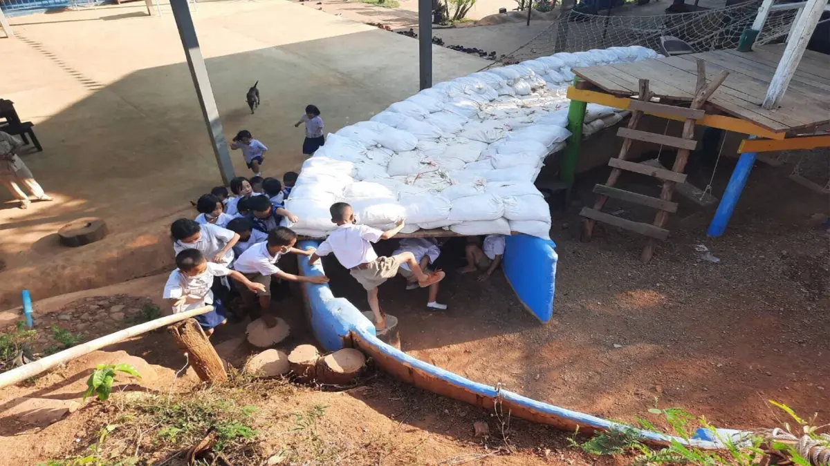ทหารพราน ซ้อมแผนอพยพให้นักเรียนในแนวชายแดน ทหารพราน ซ้อมแผนอพยพให้นักเรียนในแนวชายแดน