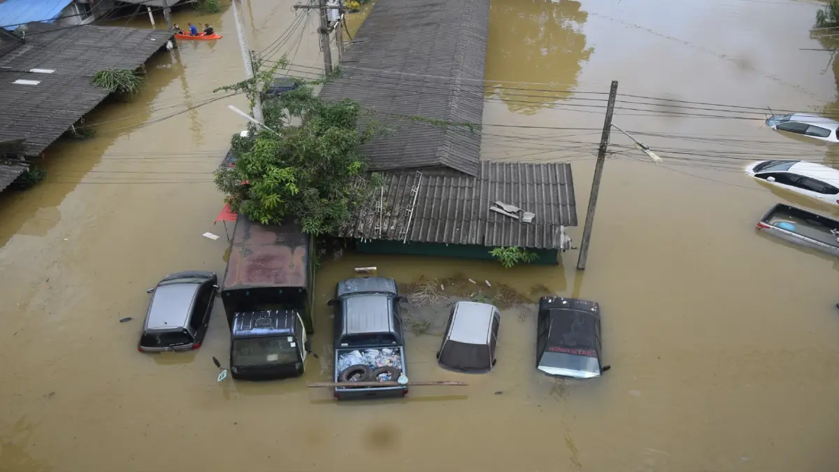 น้ำป่าพ่นพิษ โก-ลก หนักสุด ตัดไฟฟ้าเร่งช่วยชาวบ้าน น้ำป่าพ่นพิษ โก-ลก หนักสุด ตัดไฟฟ้าเร่งช่วยชาวบ้าน