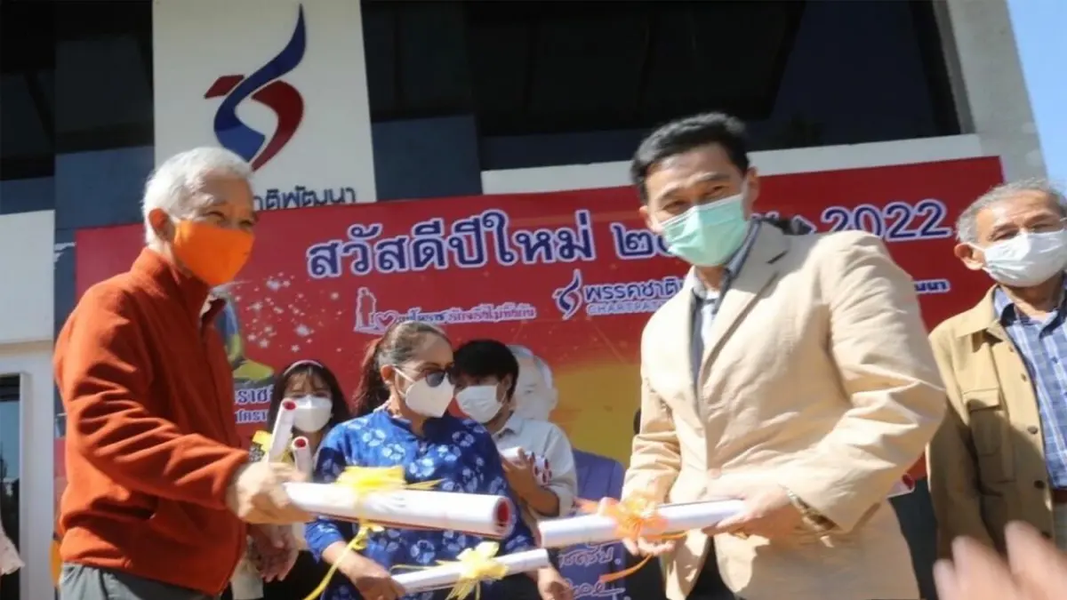 "สุวัจน์" มอบ "ปฏิทินพระชัย"สวัสดีปีใหม่ชาวโคราช "สุวัจน์" มอบ "ปฏิทินพระชัย"สวัสดีปีใหม่ชาวโคราช
