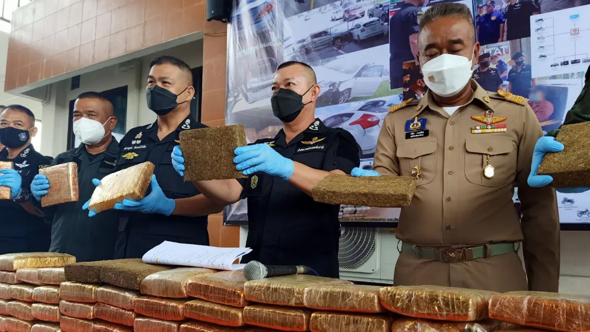 ยุทธการสยบไพรีจับ 3 ผู้ต้องหา เครือข่ายยาเสพติด ยุทธการสยบไพรีจับ 3 ผู้ต้องหา เครือข่ายยาเสพติด