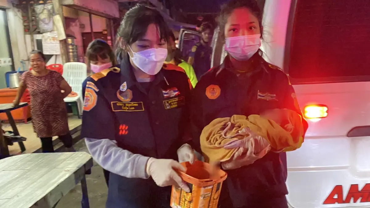 สาวเมียนมา ทิ้งลูกคาสายสะดือในถังขยะย่านแฮปปี้แลนด์ สาวเมียนมา ทิ้งลูกคาสายสะดือในถังขยะย่านแฮปปี้แลนด์