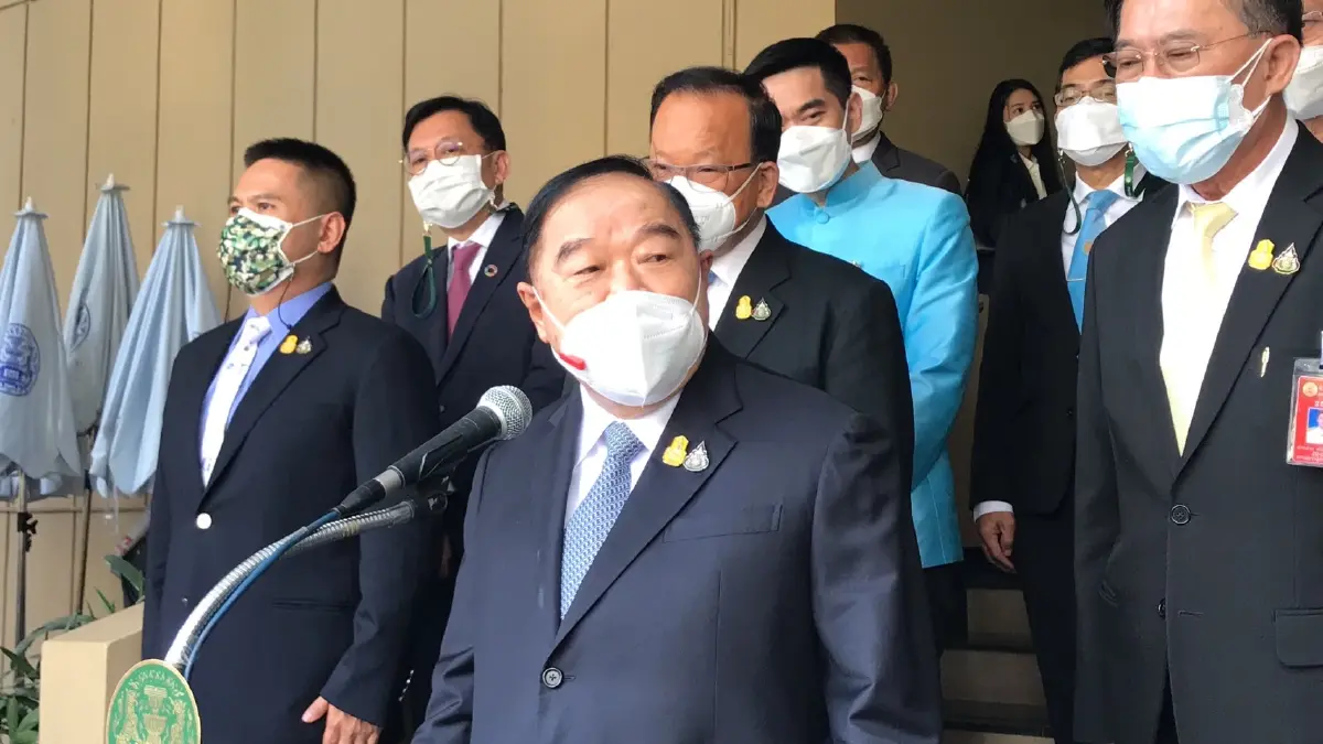"บิ๊กป้อม" โยนสมศักดิ์ ชี้แจงลดโทษคดีโกง "บิ๊กป้อม" โยนสมศักดิ์ ชี้แจงลดโทษคดีโกง