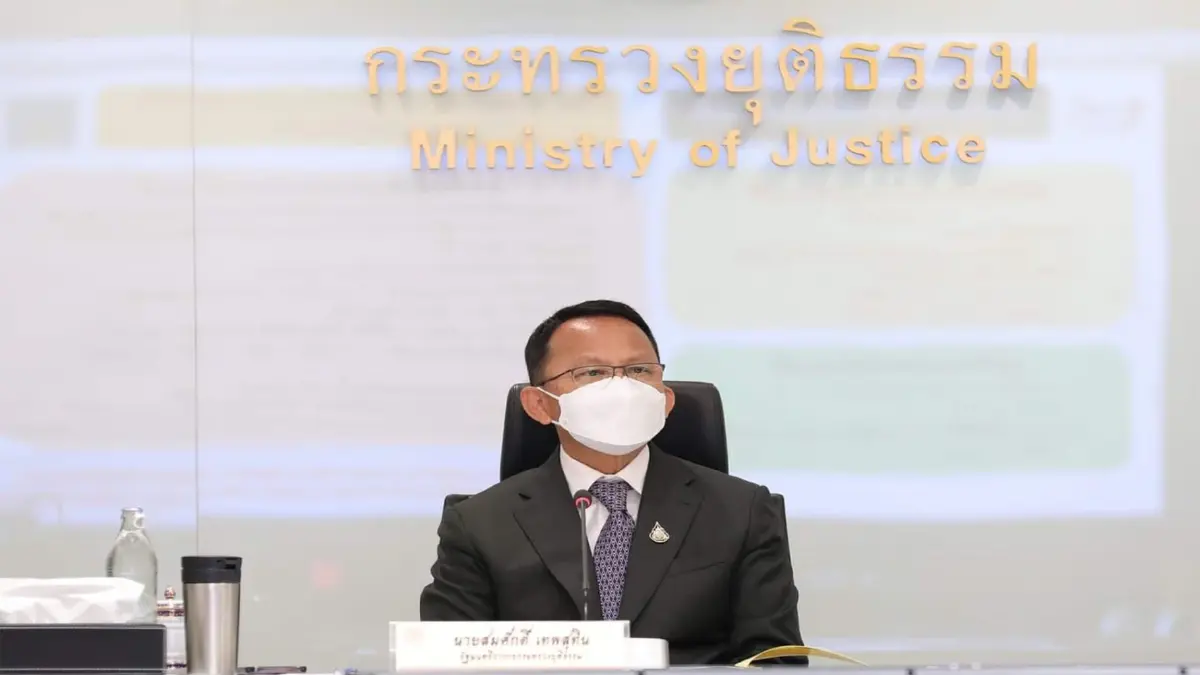 "สมศักดิ์" สั่งดีเอสไอ ปราบขบวนการค้าน้ำมันเถื่อน "สมศักดิ์" สั่งดีเอสไอ ปราบขบวนการค้าน้ำมันเถื่อน