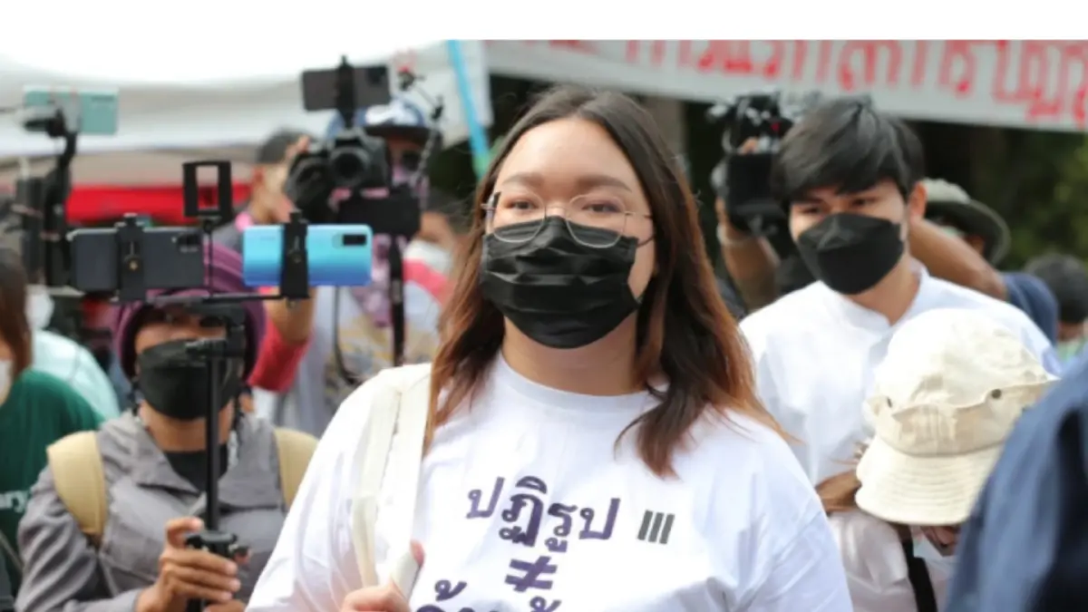 "รุ้ง ปนัสยา" กลับบ้านวันนี้ ศาลให้ประกันตัวถึง 12 ม.ค. เพื่อไปสอบ "รุ้ง ปนัสยา" กลับบ้านวันนี้ ศาลให้ประกันตัวถึง 12 ม.ค. เพื่อไปสอบ
