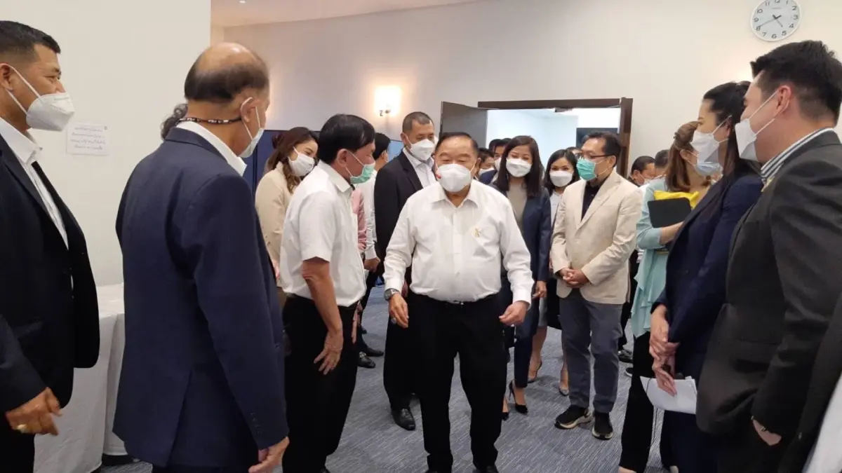 "บิ๊กป้อม"นั่งหัวโต๊ะประชุม พปชร. เปิดตัว "พิเชษฐ สถิรชวาล" "บิ๊กป้อม"นั่งหัวโต๊ะประชุม พปชร. เปิดตัว "พิเชษฐ สถิรชวาล"