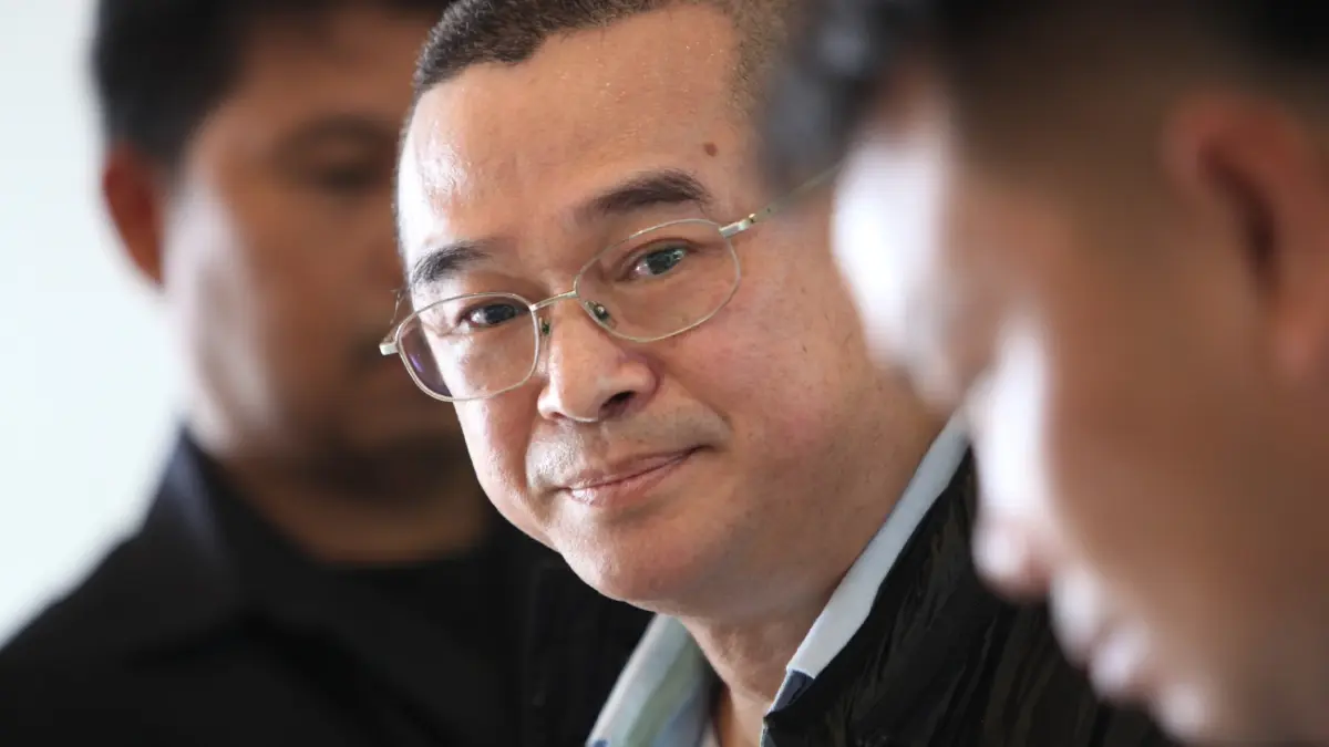 เรื่องนักร้องของ"เรืองไกร"กับชีวิตการเมืองเปลี่ยนขั้วสลับข้าง?