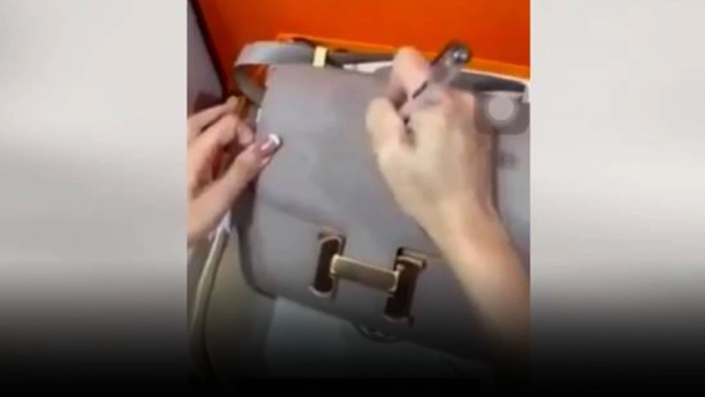 ดราม่าสาวขายกระเป๋าแบรนด์หรู แต่ร้านกลับเขียน “ปลอม” ดราม่าสาวขายกระเป๋าแบรนด์หรู แต่ร้านกลับเขียน “ปลอม”