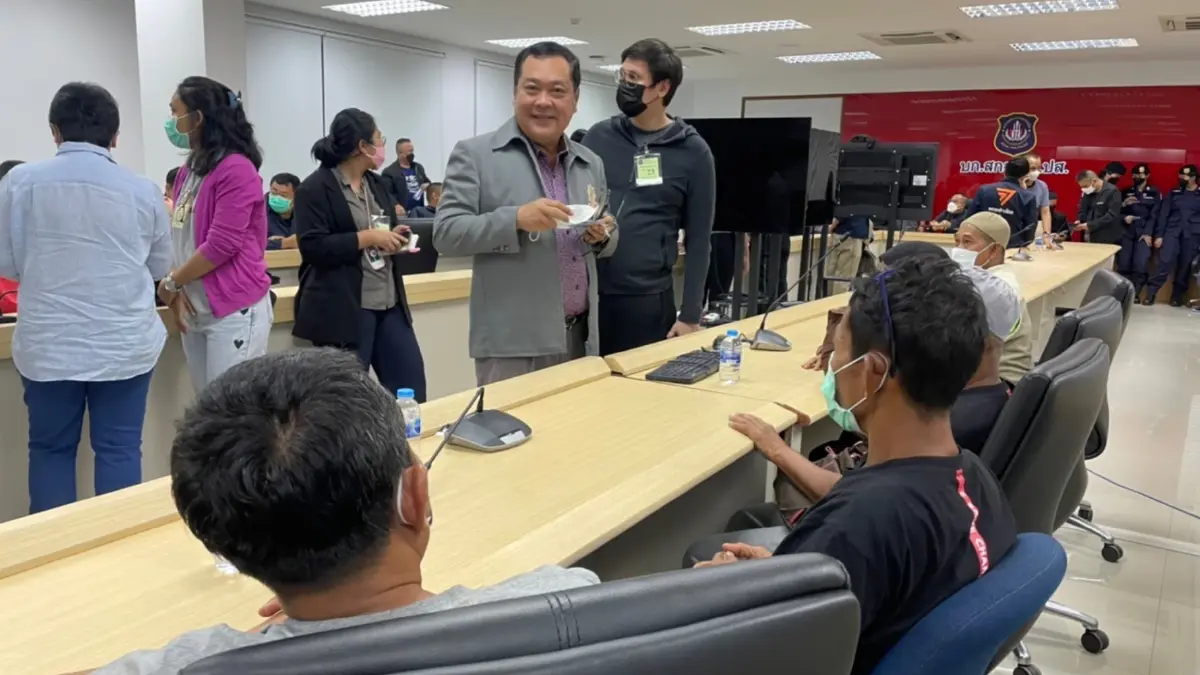 “ทวี”เยี่ยมชาวจะนะหลังถูกควบคุมตัวไปสโมสรตำรวจ “ทวี”เยี่ยมชาวจะนะหลังถูกควบคุมตัวไปสโมสรตำรวจ