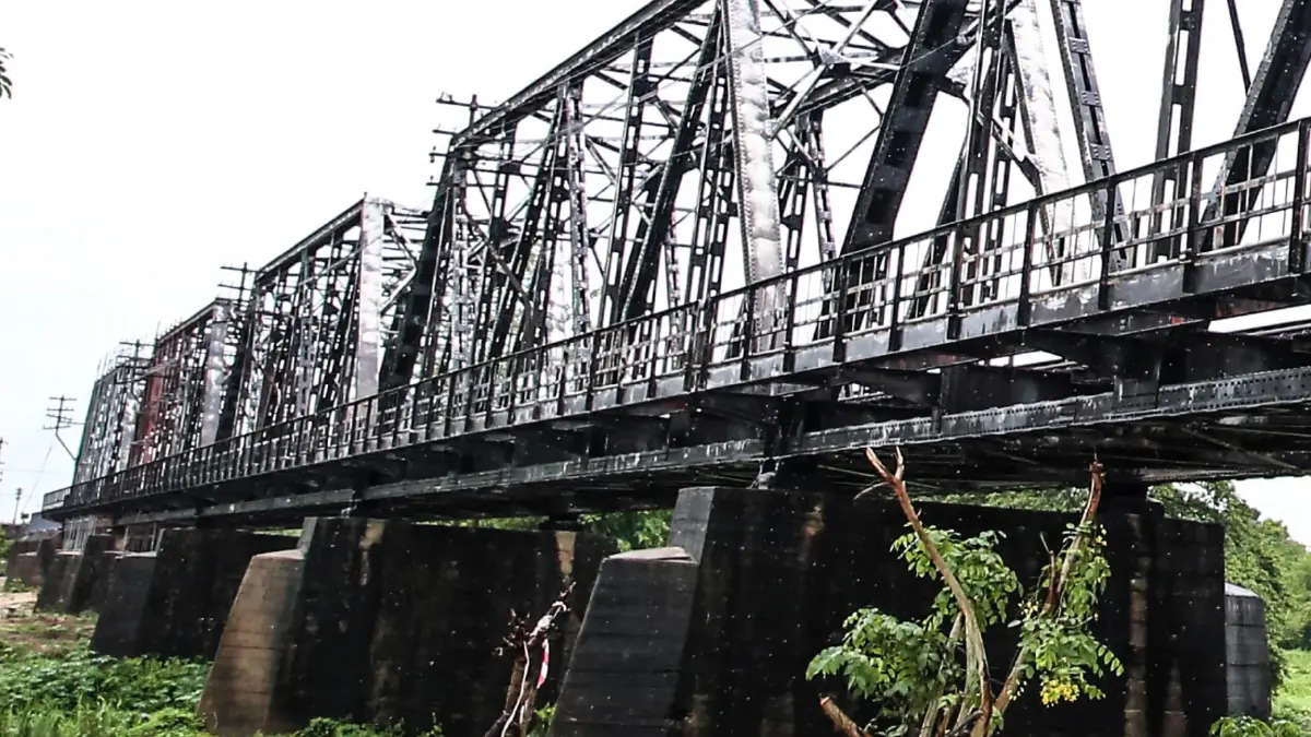 ขึ้นรถไฟแอ่วเมืองลำปาง แวะเช็กอิน “สะพานดำ” สัมผัสลมหนาว ขึ้นรถไฟแอ่วเมืองลำปาง แวะเช็กอิน “สะพานดำ” สัมผัสลมหนาว
