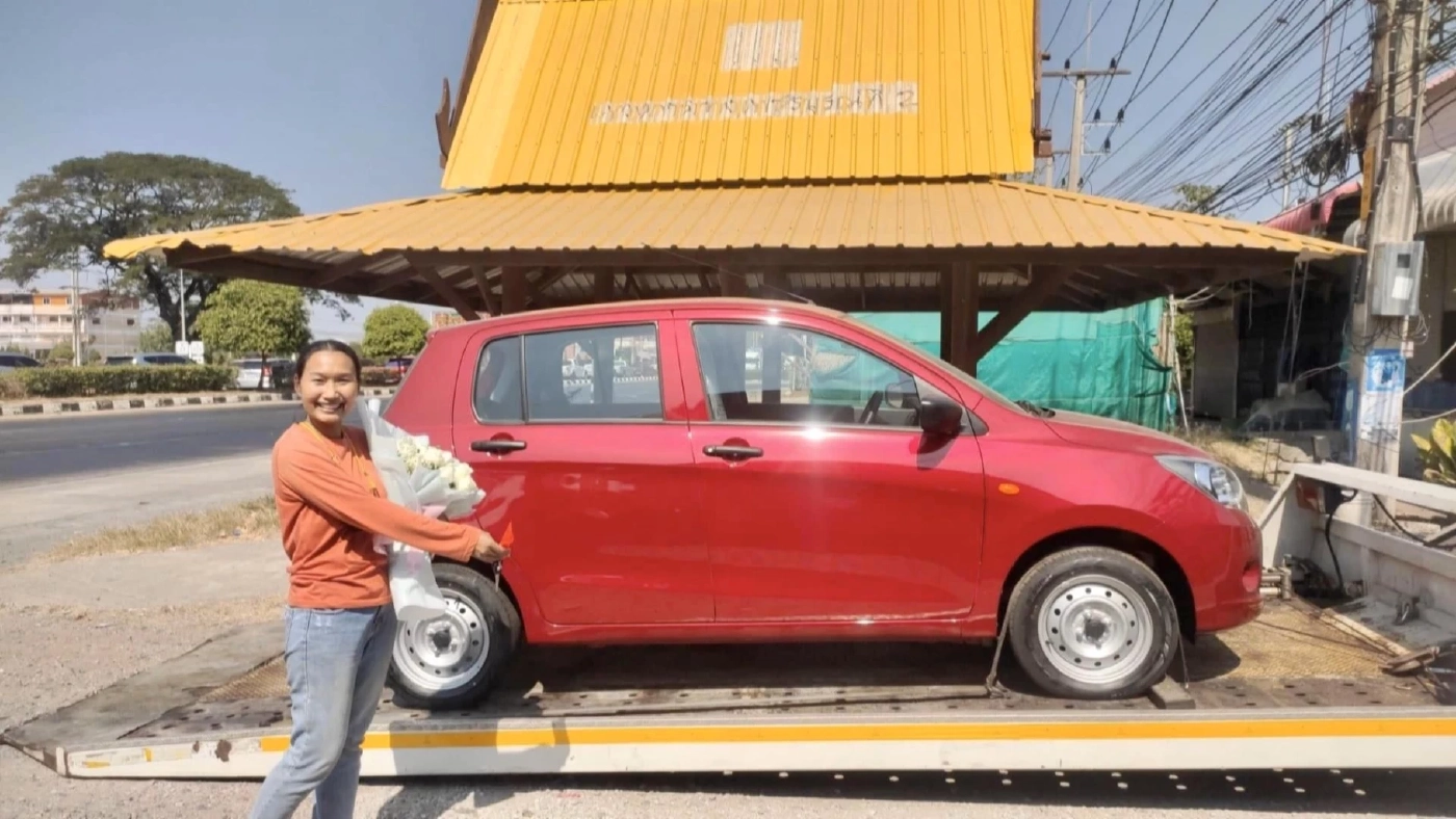 แม่ค้าขายมะขามหวาน ดวงเฮง ซื้อกล่องสุ่มทอง5หมื่นได้รถยนต์ซูซูกิของแถม แม่ค้าขายมะขามหวาน ดวงเฮง ซื้อกล่องสุ่มทอง5หมื่นได้รถยนต์ซูซูกิของแถม