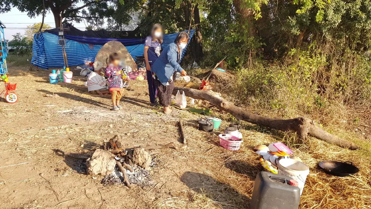 ลูกชายเผาบ้าน สุดรันทดยาย 86 ปีหอบหลาน 5ชีวิตเร่ร่อนนอนริมถนน