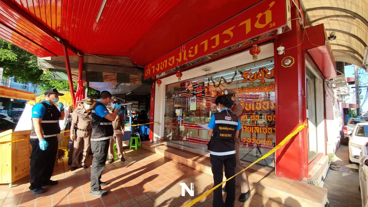 คนร้ายพกปืนบุกร้านทองเยาวราช ย่านรามอินทรา ชิงทองหนัก 3 บาทหลบหนี คนร้ายพกปืนบุกร้านทองเยาวราช ย่านรามอินทรา ชิงทองหนัก 3 บาทหลบหนี