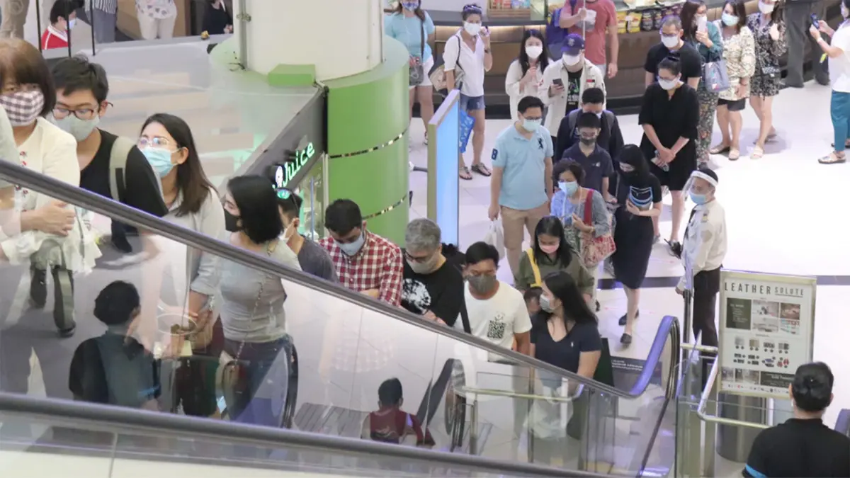 โควิด 19 คลายกังวลดันคนเดินห้างฯพุ่ง 100%