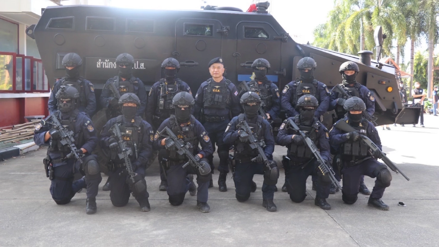 ป.ป.ส. ส่งทีมอินทรีย์ 19 พร้อมรถหุ้มเกราะสนับสนุนไล่ล่าแก๊งยานรกยิง ตร. ดับ