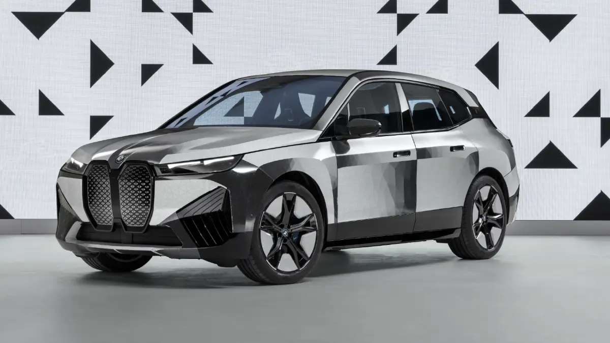 BMW โชว์รถยนต์เปลี่ยนสีได้ แค่กดปุ่ม สีรถก็เปลี่ยน