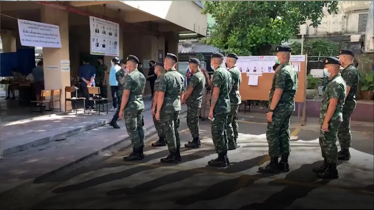 ชาวทุ่งสองห้อง-ทหาร ใช้สิทธิเลือกตั้งซ่อมคึกคัก