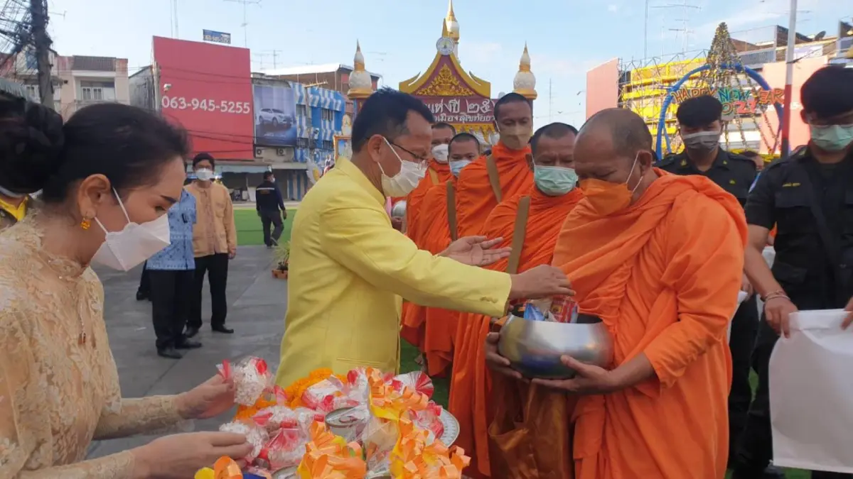 "สมศักดิ์" ร่วมงาน"รับบุญแรกแห่งเมืองสุโขทัย"