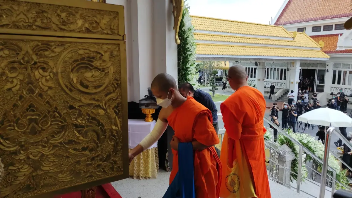 พระราชทานเพลิงศพหมอกระต่ายแล้ววันนี้ ครอบครัวเพื่อนร่วมส่งครั้งสุดท้าย