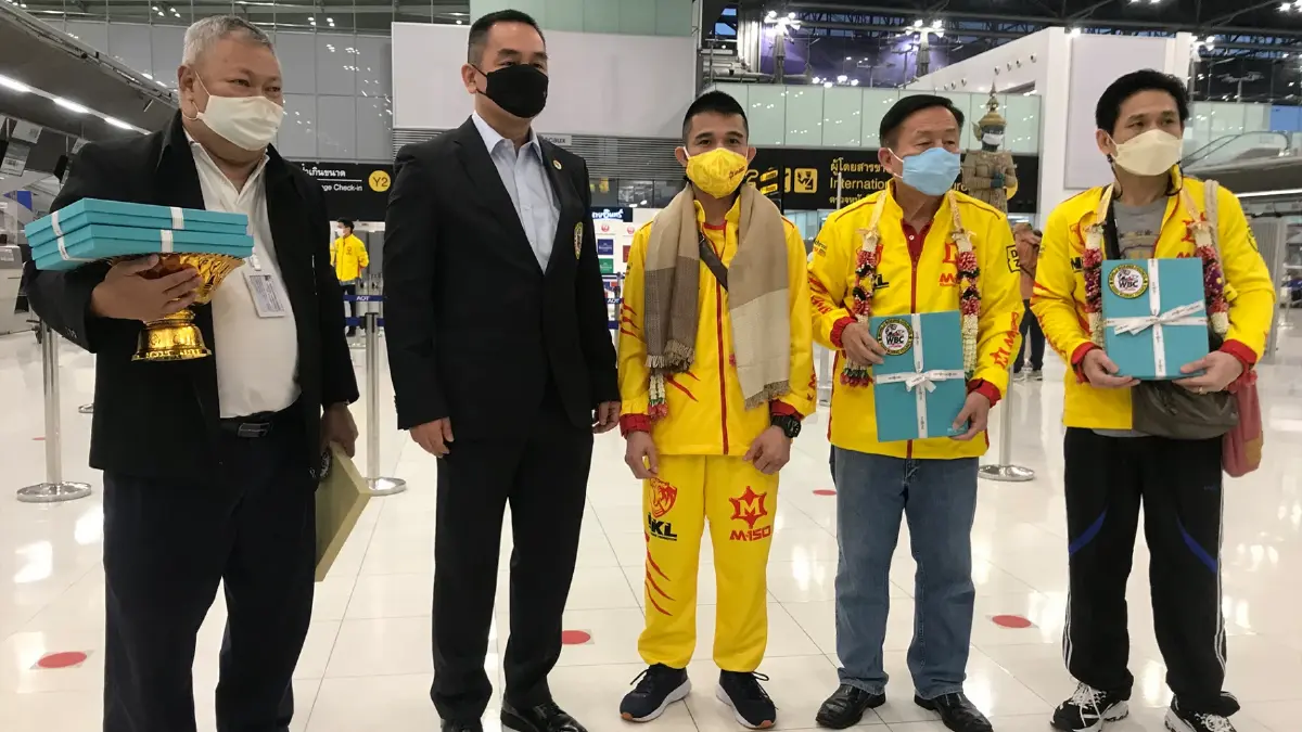 "เจ้าแหลม" ลัดฟ้าสู่สหรัฐฯ-ลั่นน็อก "คูเอดราส" ยก 9 "เจ้าแหลม" ลัดฟ้าสู่สหรัฐฯ-ลั่นน็อก "คูเอดราส" ยก 9