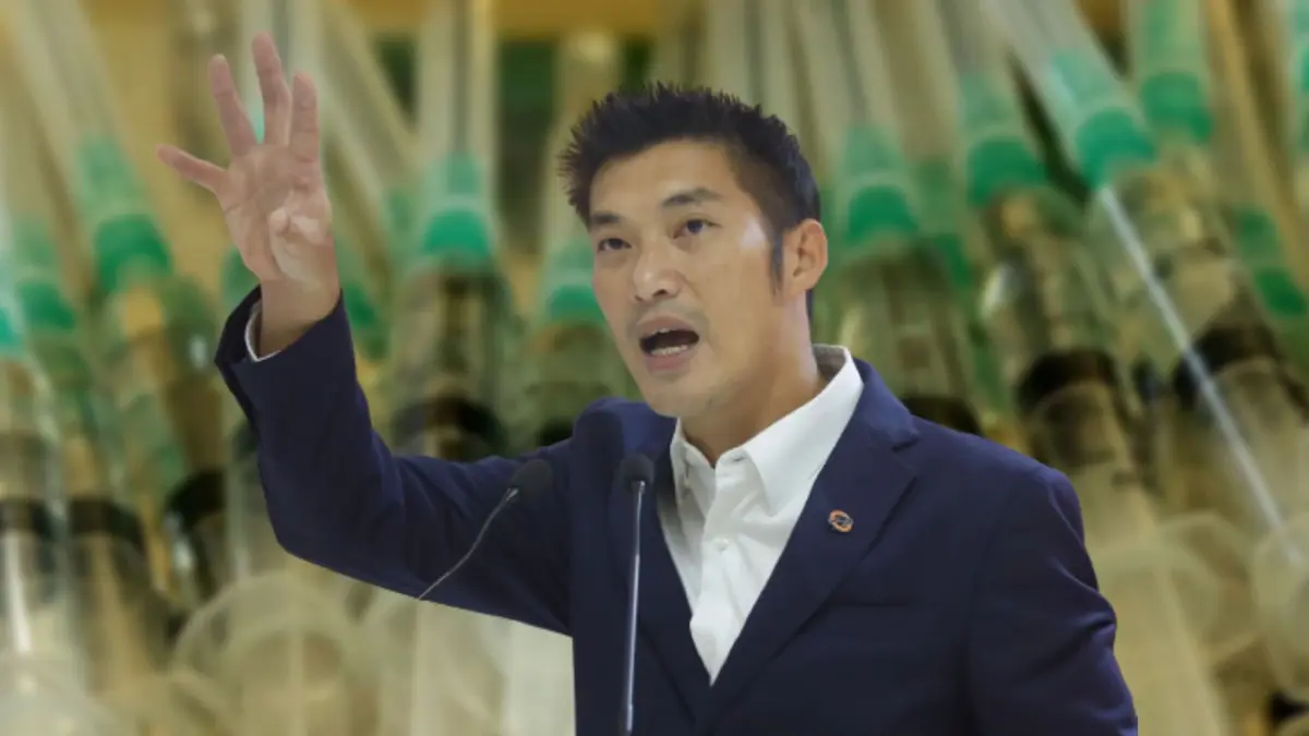 "ธนาธร" ซัดแก๊งอนุรักษ์นิยม-ไอโอ สร้างข่าว "แย่งวัคซีน" ลั่นฟ้องเอาผิด