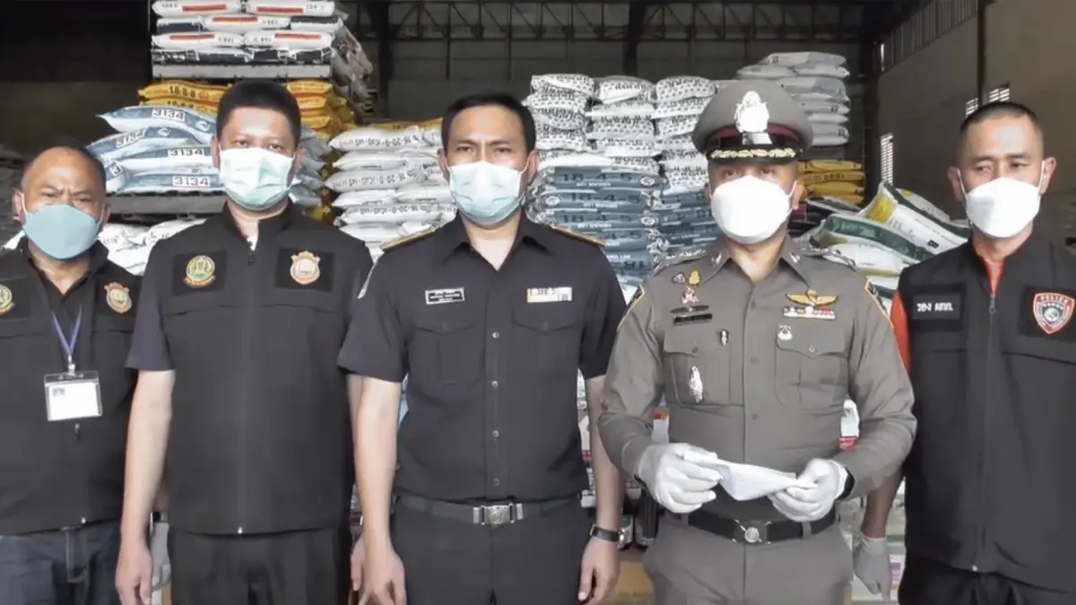 บุกทลายโกดังลักลอบเก็บวัตถุอันตรายทางการเกษตร บุกทลายโกดังลักลอบเก็บวัตถุอันตรายทางการเกษตร