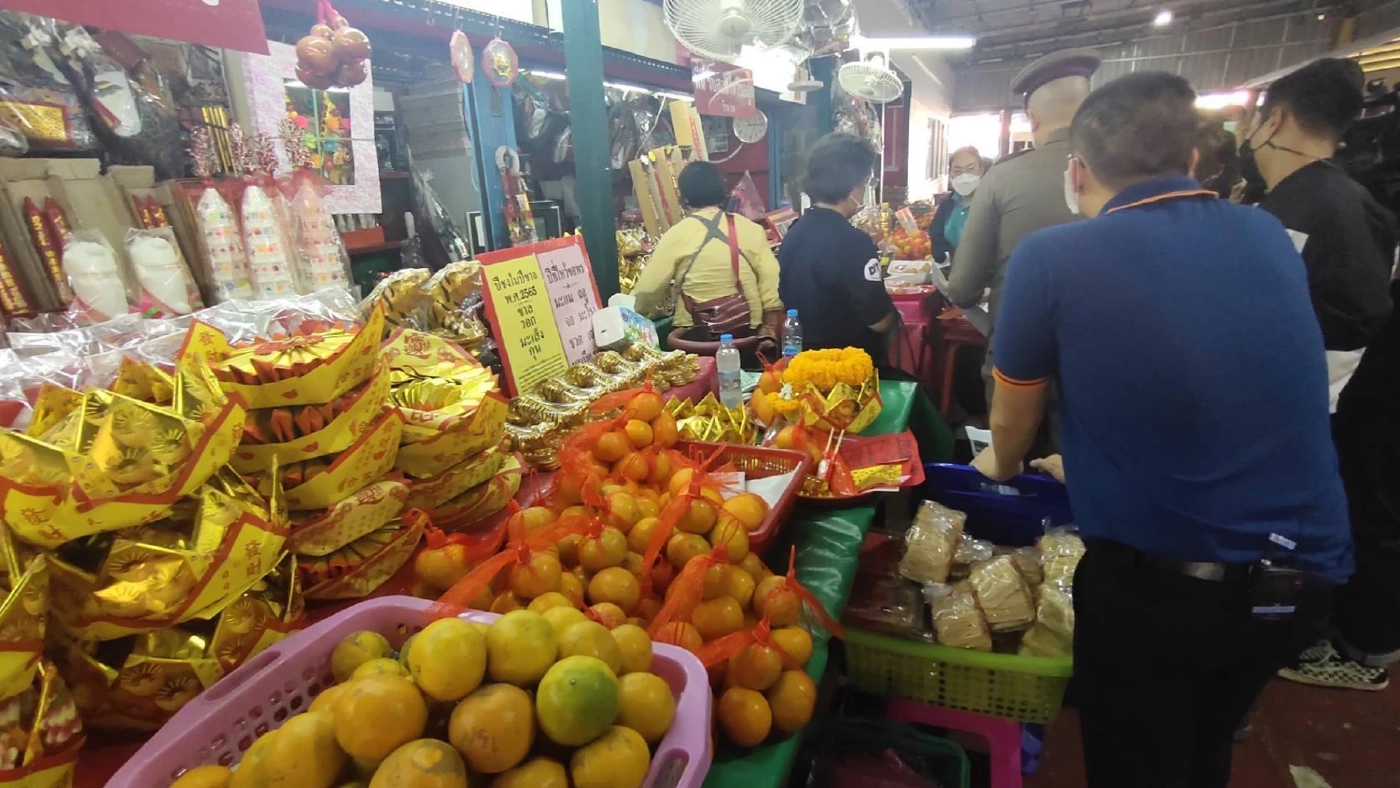 พาณิชย์ลุยตรวจร้านโก่งราคาเครื่องไหว้ศาลเจ้าพ่อเสือ