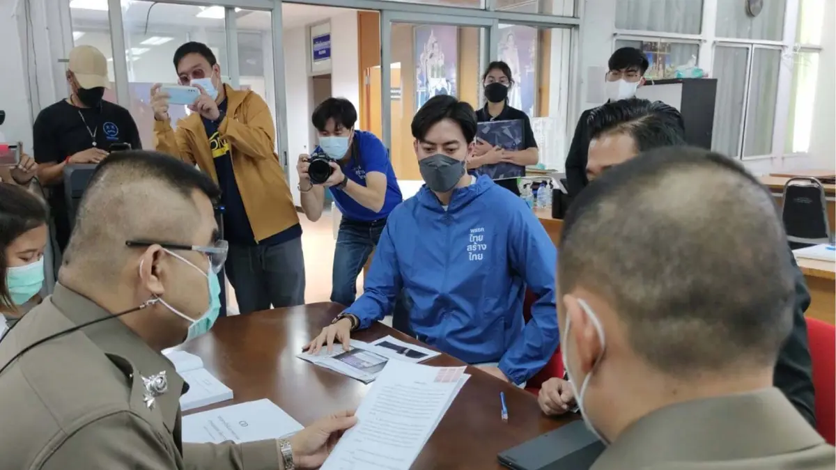 ฟิล์ม รัฐภูมิควงทนายฯ แจ้งความเอาผิด “ดร.อานนท์”หมิ่นประมาทหญิงหน่อย
