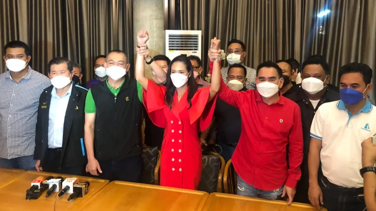 ปชป.ประกาศชัยชนะ พา“น้ำหอม” คว้าชัยเป็นส.ส.หญิงคนแรกสงขลา ปชป.ประกาศชัยชนะ พา“น้ำหอม” คว้าชัยเป็นส.ส.หญิงคนแรกสงขลา