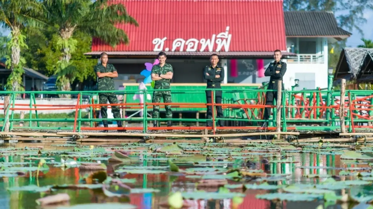 "กองทัพภาคที่ 4" แจงดราม่า "คาเฟ่ทหาร" ฝึกอาชีพก่อนปลดประจำการ "กองทัพภาคที่ 4" แจงดราม่า "คาเฟ่ทหาร" ฝึกอาชีพก่อนปลดประจำการ