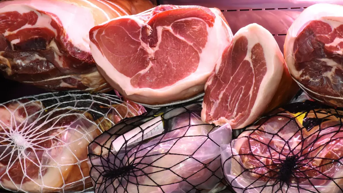 ราคาเนื้อหมูแพงสุดในรอบ 10 ปี กดดันหันไปซื้อไก่ หวั่นขึ้นราคาตาม