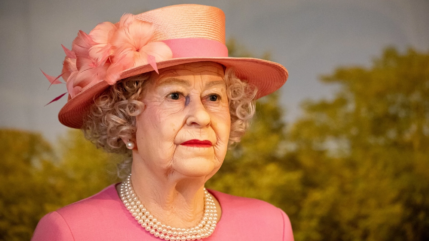 สื่ออังกฤษผงะ หุ่นขี้ผึ้งควีนในเยอรมนีไม่ประณีต