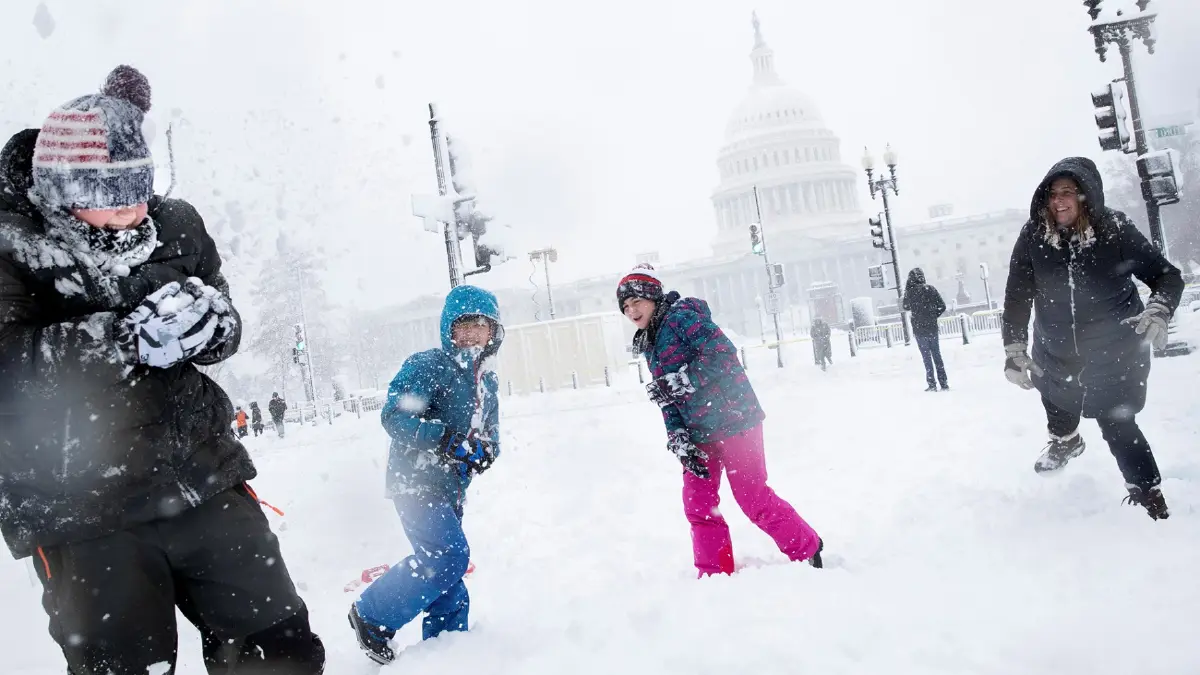 พายุฤดูหนาวถล่มหลายส่วนของสหรัฐ รวมถึงกรุงวอชิงตัน