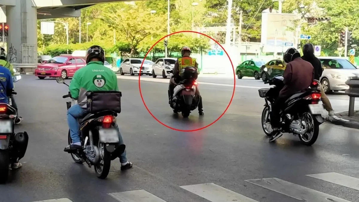 บช.น.สั่งปรับเงิน "ตร." ทำผิดจราจรเสียเองจอดล้ำเส้นแยกไฟแดง บช.น.สั่งปรับเงิน "ตร." ทำผิดจราจรเสียเองจอดล้ำเส้นแยกไฟแดง